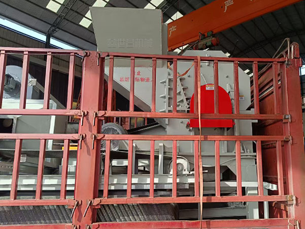 1300破碎機(jī)發(fā)貨現(xiàn)場(chǎng)