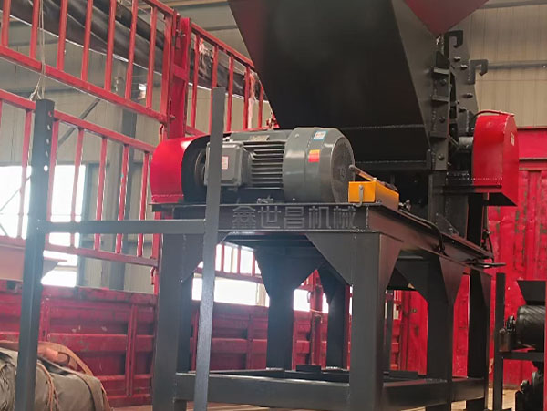 湖南長(zhǎng)沙800型破碎機(jī)發(fā)貨現(xiàn)場(chǎng)